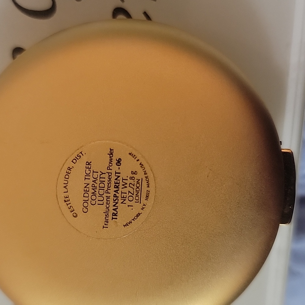 ESTEE LAUDER Gold Tiger Compact - Picture 2 of 4